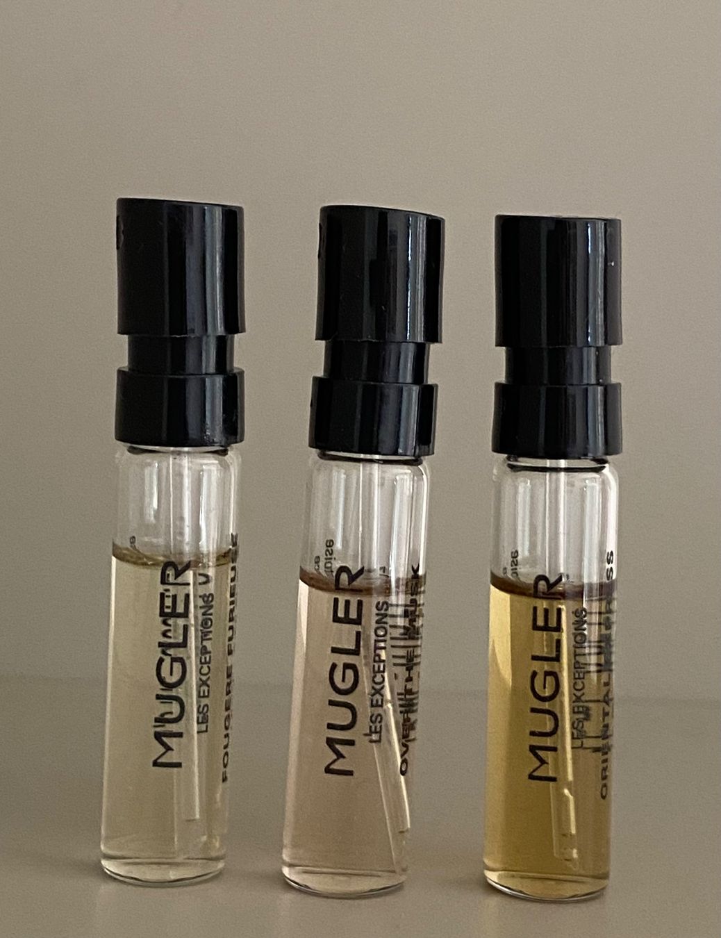 Mugler Profumi & Eau de Toilette: MUGLER LES EXCEPTIONS Over the Musk etc 3 échantillons 2014 – Nuovo (secondo la descrizione) da Genève venduto da kik_8jd6