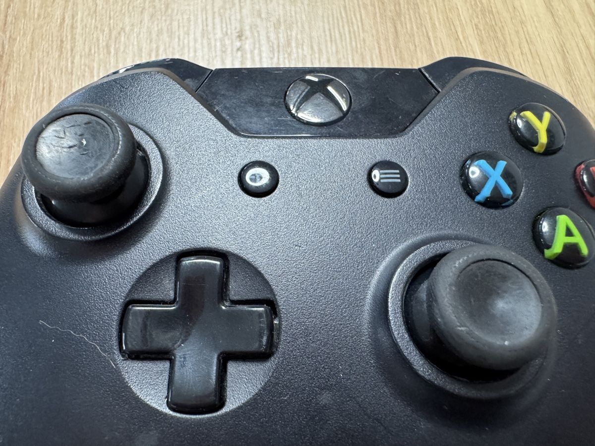 Microsoft Manettes: Microsoft Xbox One Wireless Controller schwarz defekt – Défectueux à Biberist par etesummer 1
