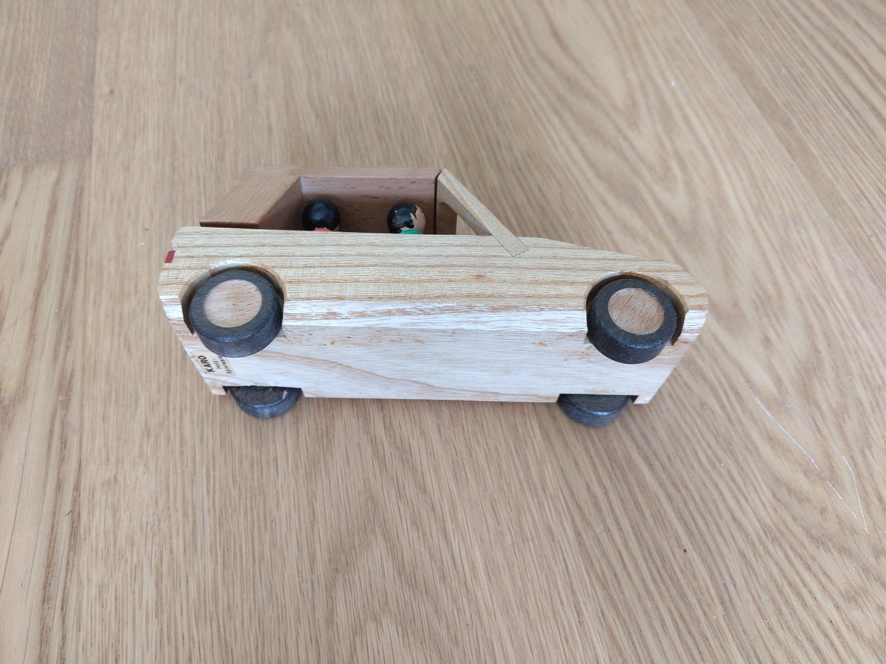 Spielzeuge: Holzauto mit Spielfiguren – Gebraucht aus Bern von Cassiopeia-72 5