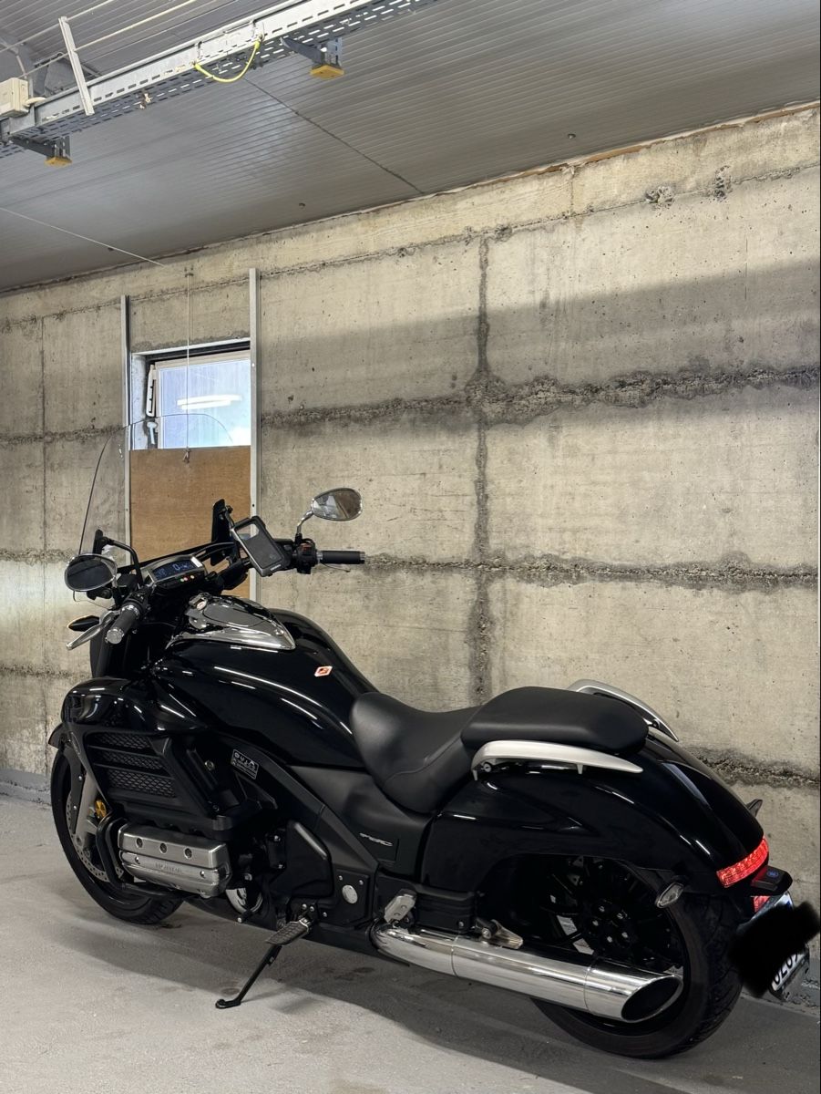 Honda Touring: Honda GL 1800 C – Gebraucht aus Martigny von Shaqiri.artan 2
