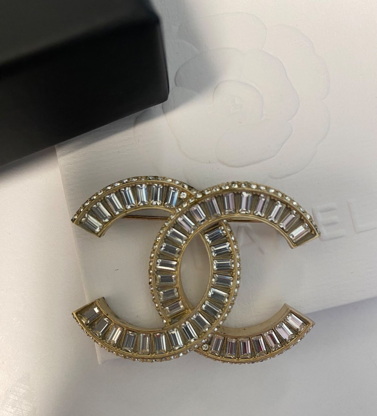 Chanel Spille & Fermagli: Chanel Brosche – Usato da Grosshöchstetten venduto da din_9xn8