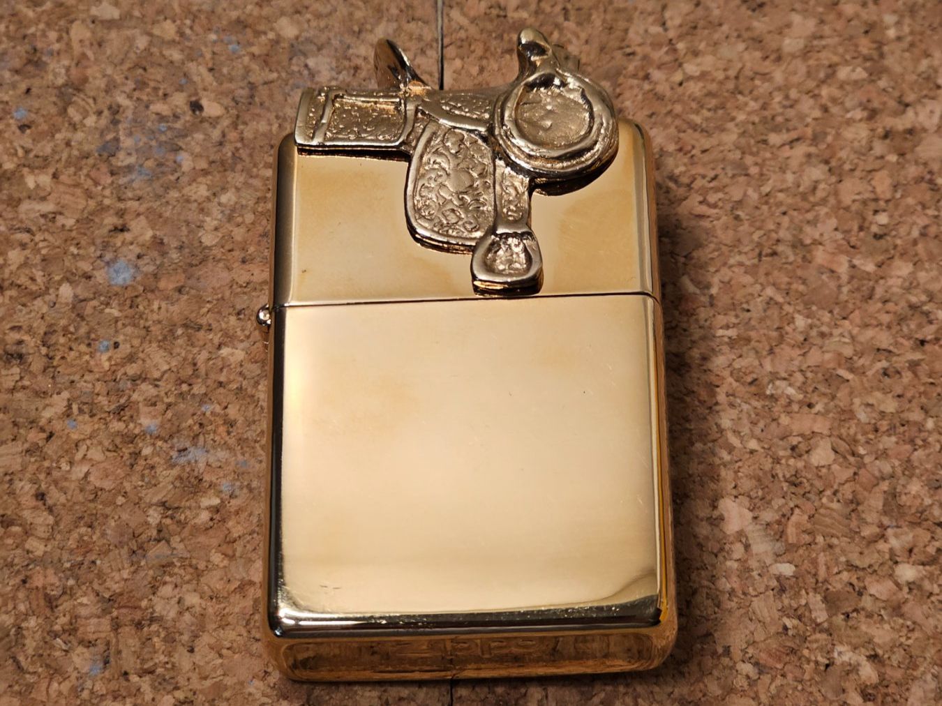 Zippo Accendini: Zippo rare, couleur Or - selle de cheval - Edition Limitée – Usato da Genève venduto da Djoff