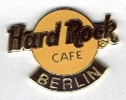 Hard Rock Cafe Placchette & Badge: Hard Rock Café Berlin – Usato da Hinterkappelen venduto da Schampus