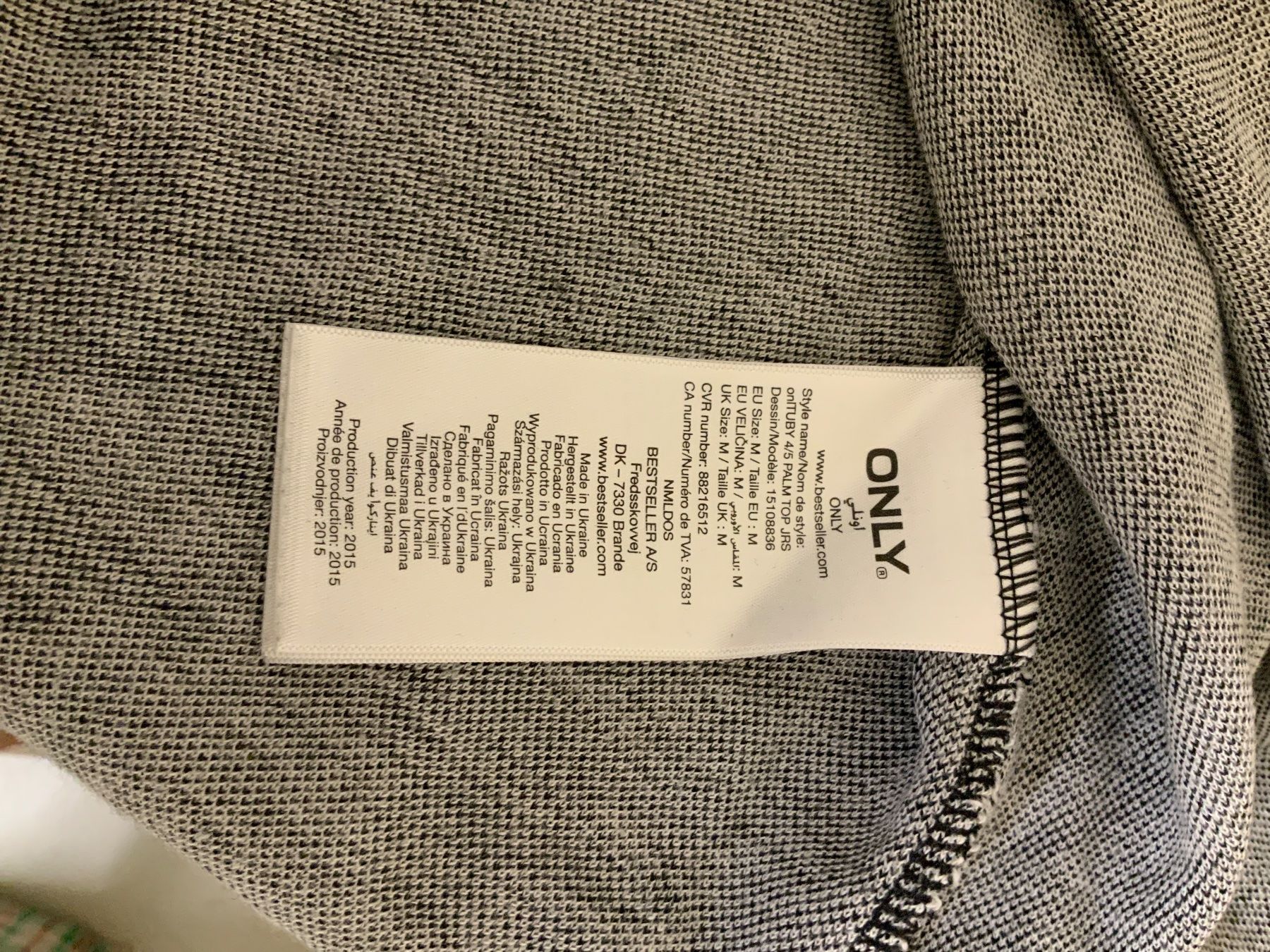 Only Pullover & Sweatshirts: Damen Pullover Only schwarz weiss Blattmuster Grösse M – Gebraucht aus Wallisellen von AS.TZ. 2