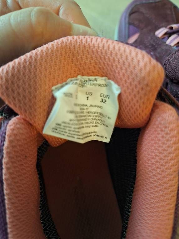 Schuhe für Mädchen: Chaussures de marche taille 32 – Gebraucht aus Chéserex von aux_p86n 1