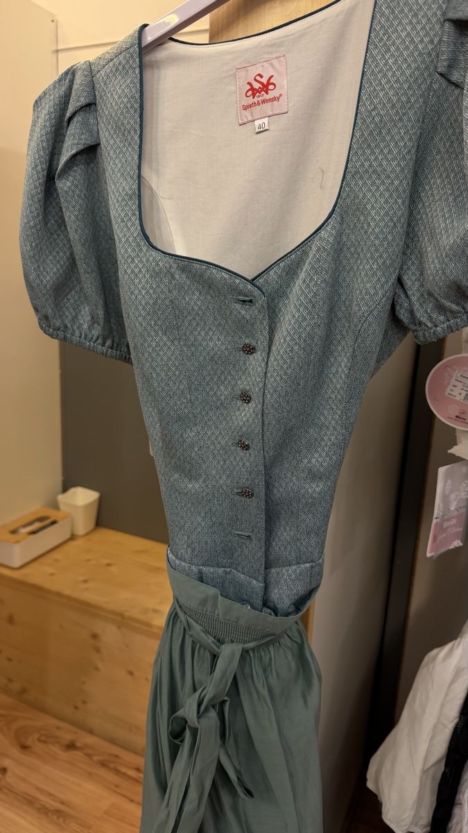 Costumes: Dirndl Neu Gr. 40 – Neuf avec emballage d'origine à Künten par Aswang