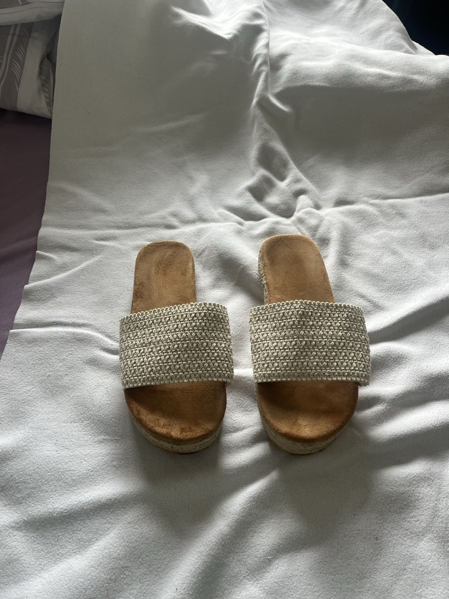 Scarpe da donna: Pantoletten Beige – Nuovo (secondo la descrizione) da Giswil venduto da Mauritius9026