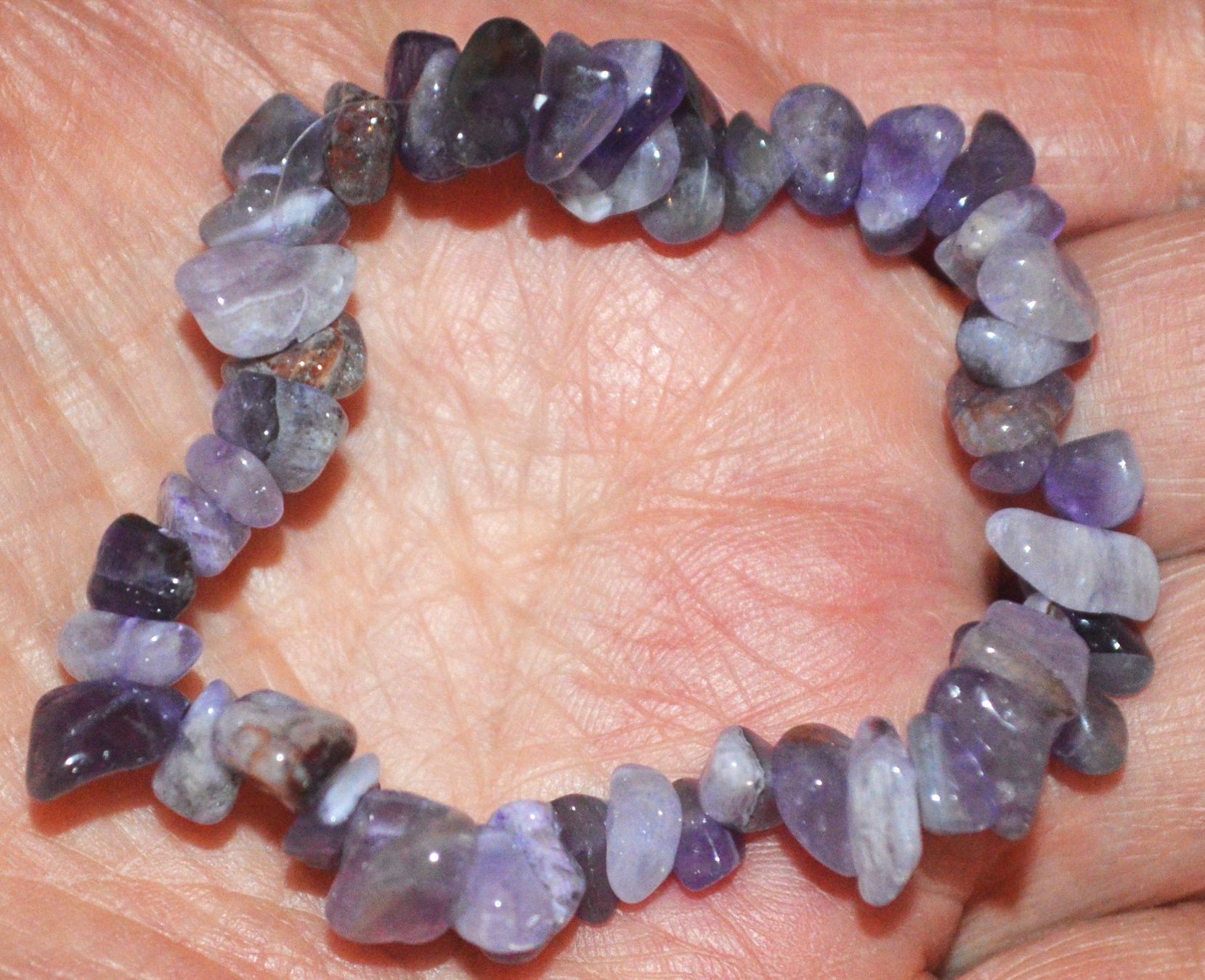 Armbänder & -reifen: Armband L-6640 – Amethyst Chips – elastisch – Neu und originalverpackt aus Goldiwil (Thun) von han_v5b7