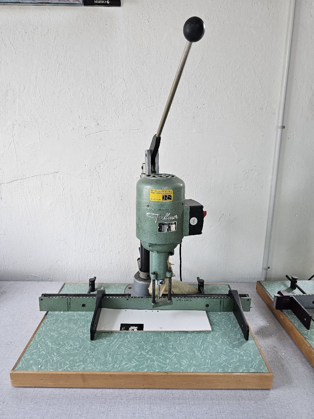 Bohrmaschinen: Foellmer Tisch-Papierbohrmaschine – Gebraucht aus Meisterschwanden von Hummer21
