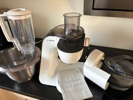Bosch Küchenmaschine MUM5-kaum gebraucht, mit viel Zubehör