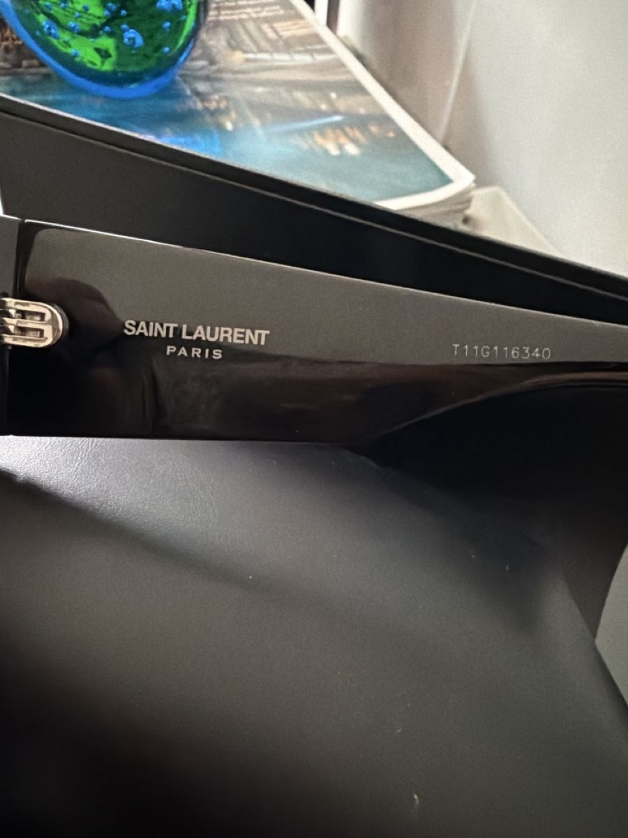 Saint Laurent Occhiali & Lenti: Saint Laurent sunglasses (almost new) – Nuovo (secondo la descrizione) da Genève venduto da val_rp9x 4