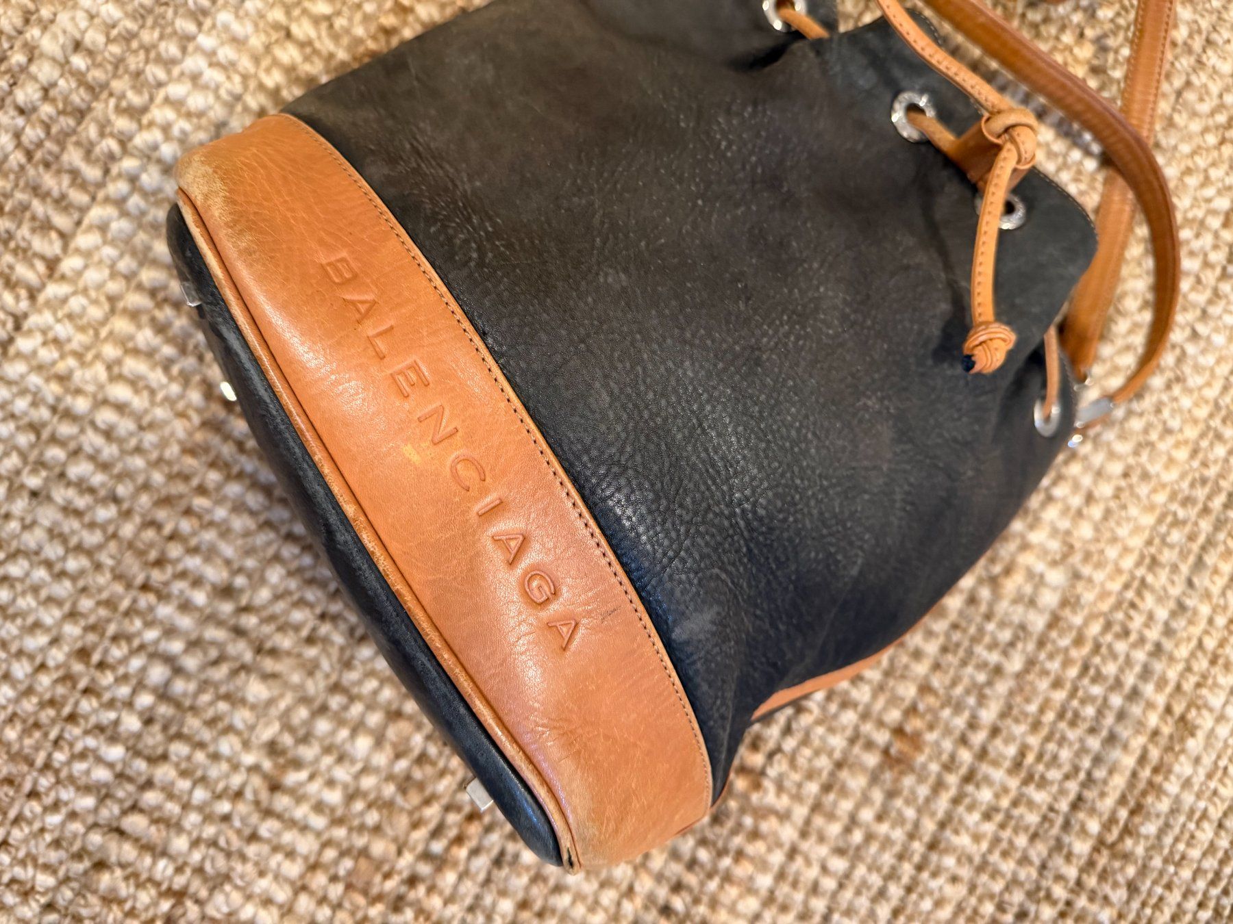 Balenciaga Sacs femmes: Vintage Balenciaga Bucket Bag – D'occasion à Arosa par MissGipsy 2