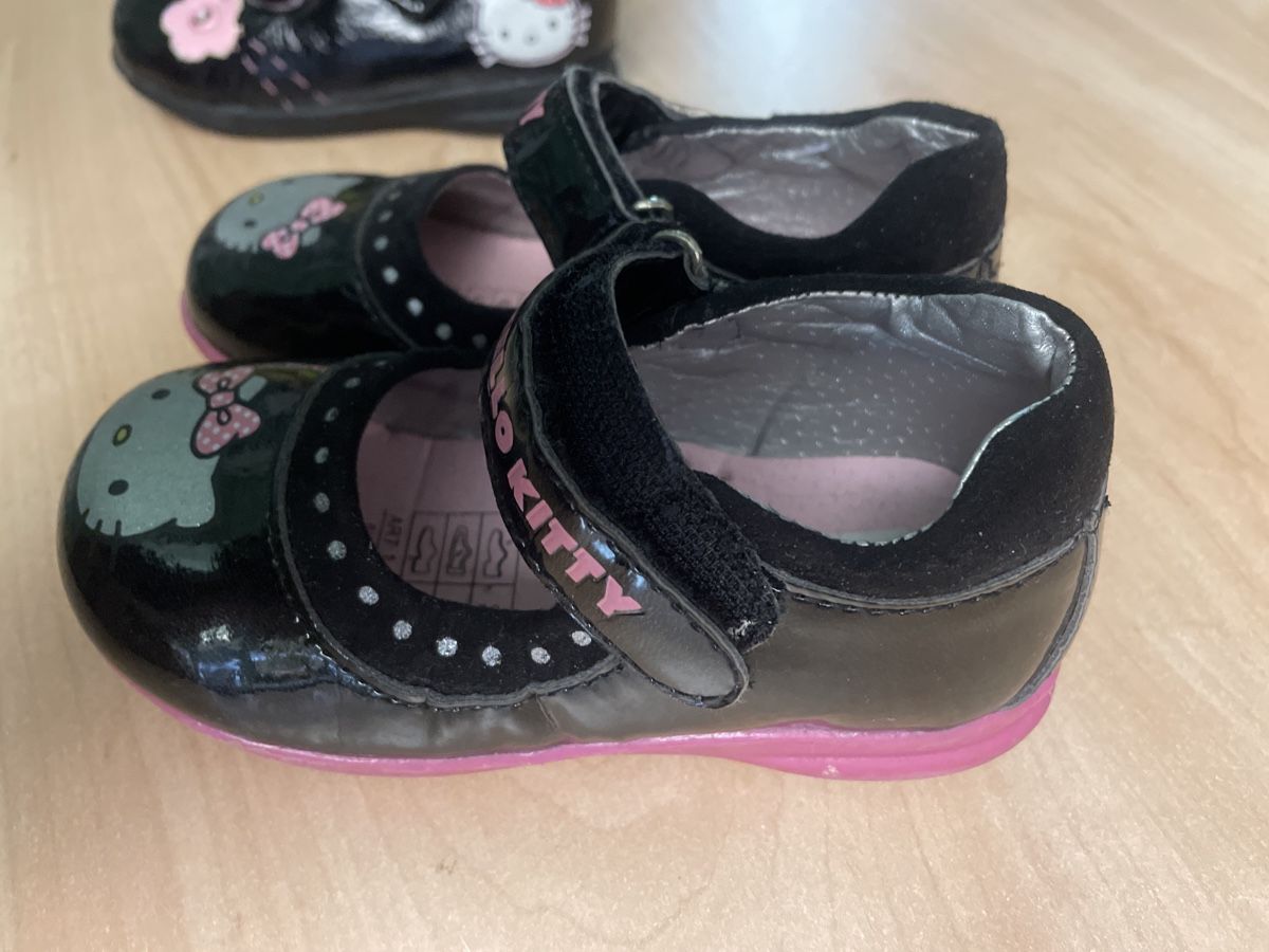 Scarpe per ragazze: Neuwertige Hello Kitty Lack Ballerinas Gr.24 – Nuovo (secondo la descrizione) da Obergerlafingen venduto da cabo4