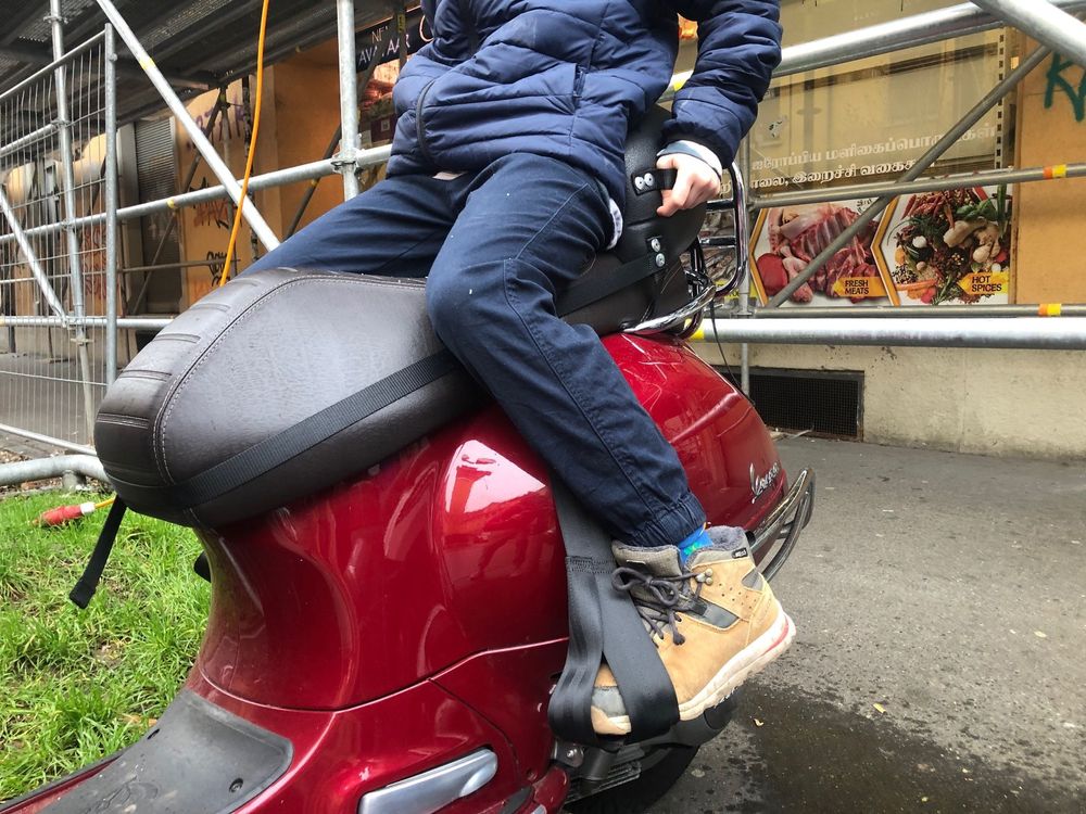 Wunderschne Roller Mit Kindersitz Fotos