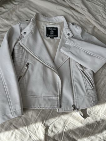 Weisse Kunstlederjacke Gr. 128