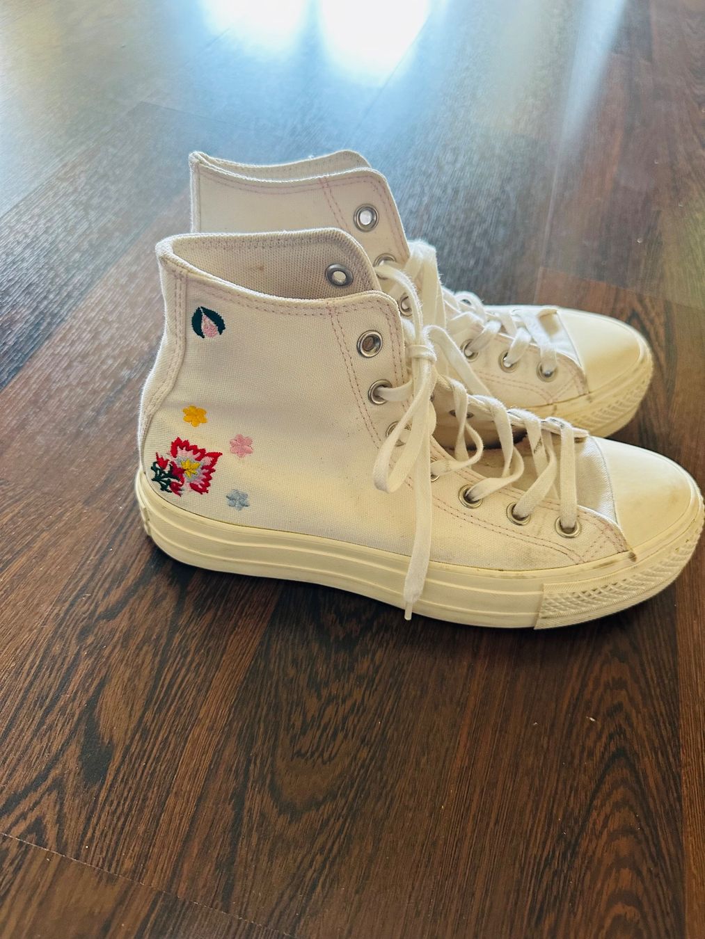 Converse Chaussures hommes: Converse Chuck Taylor bestickt weiss – D'occasion à Bonstetten par Neptun2013