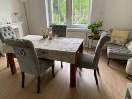 6 Stühle und 1 Recamiere