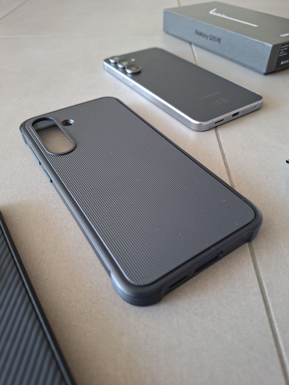 Samsung Telefoni cellulari / Smartphones: Samsung Galaxy S25FE – Nuovo (secondo la descrizione) da Teufenthal AG venduto da ChT. 3