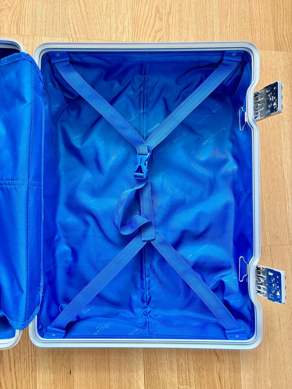 Reisekoffer: Royal Class Travel Line Aluminium Premium-Koffer Handgepäck – Neu (gemäss Beschreibung) aus Zürich von SierraKilo 9