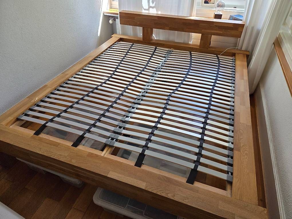 Letti: Massivholz Doppelbett + Lattenrosste – Usato da Zürich venduto da tudor87 1