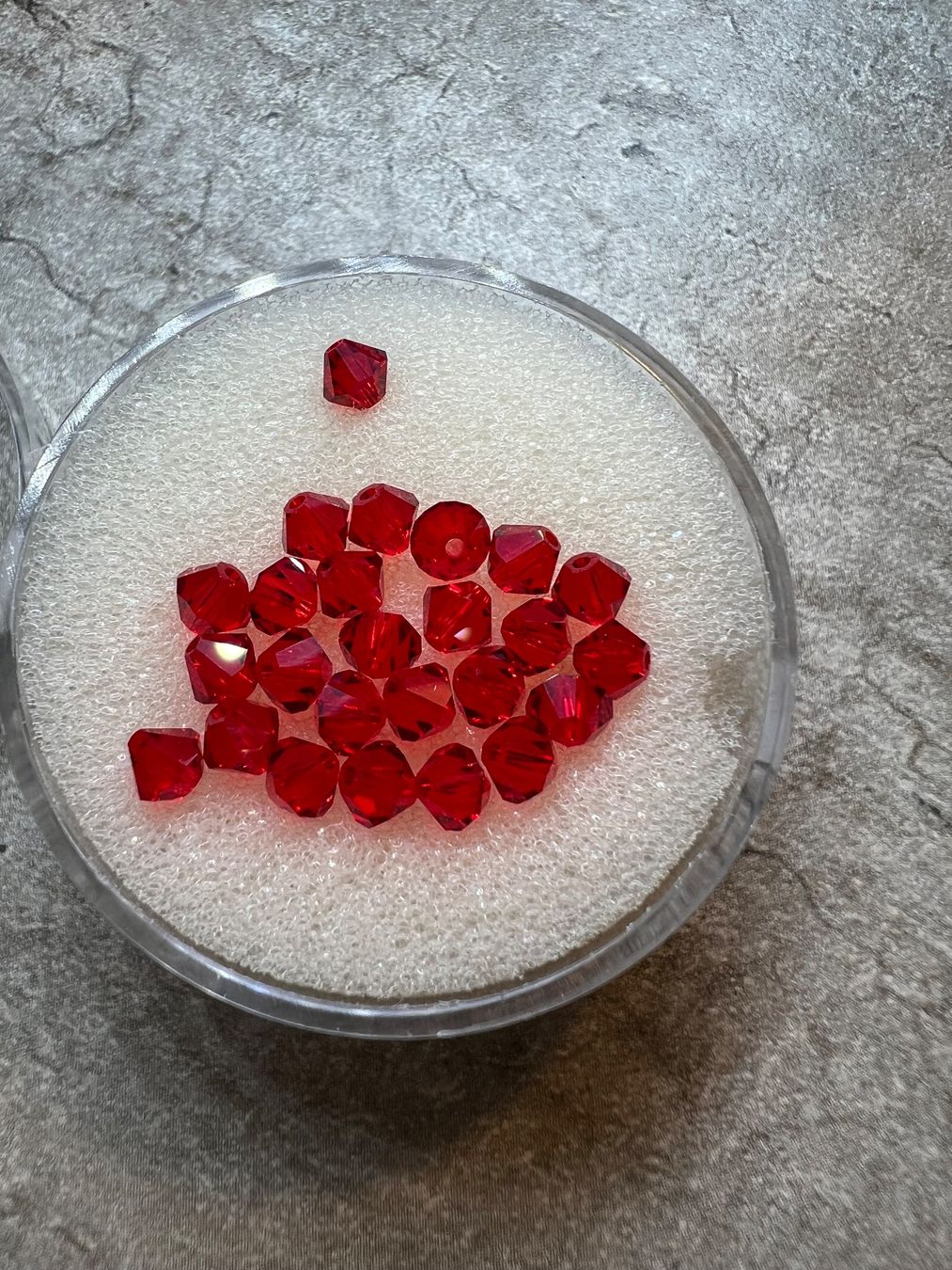 Perles (synthétiques): Swarovski Perlen 4mm – Neuf avec emballage d'origine à Stein AG par Anastasia_Asya 1
