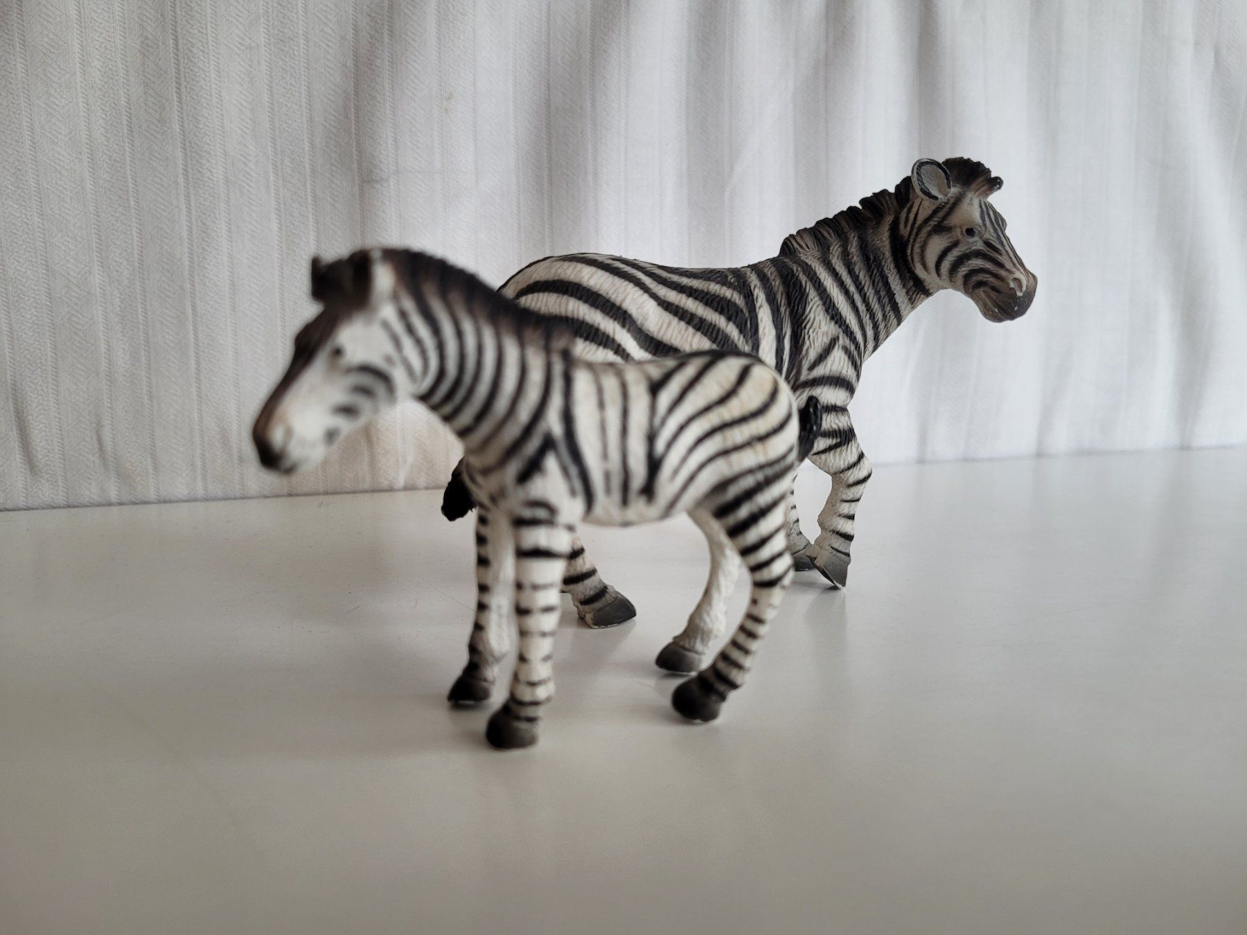Figuren: 2 Stück, Zebra Tierfiguren in Miniaturform – Gebraucht aus Nottwil von echtMOMO 5