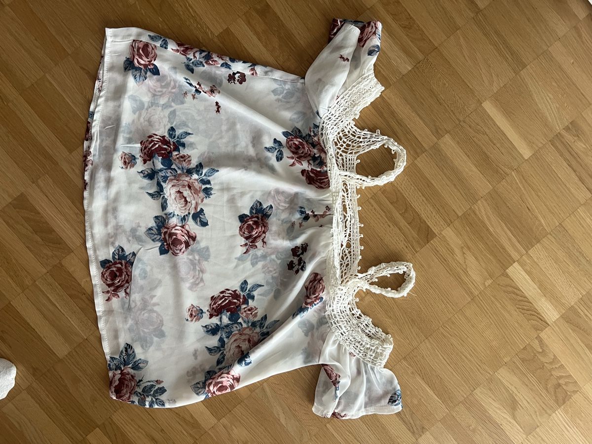 Tops: Blumentop – D'occasion à Basel par san_zks2