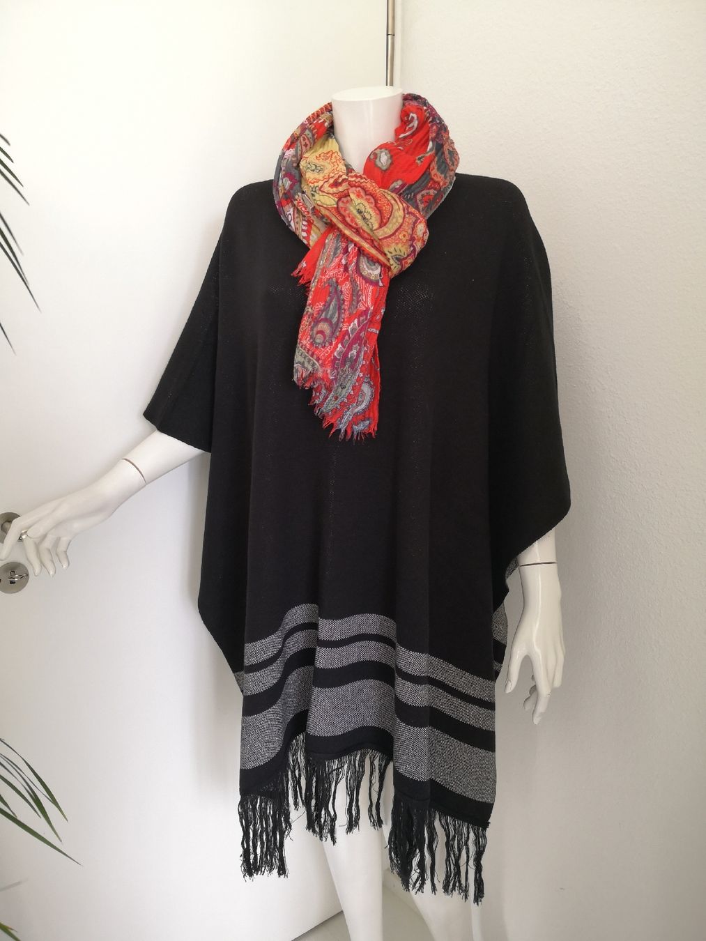 Foulard & Sciarpe: 🤩SCHAL MULTIFARBIG MIT PERSLEY-MUSTER – Usato da Olten venduto da Naja-Twins-Twins 7
