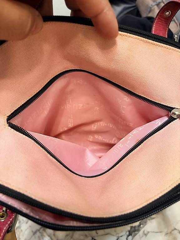 Borse da donna: Lancaster Paris Handtasche  Schwarz/Rot – Usato da Nidau venduto da Kali_23 2