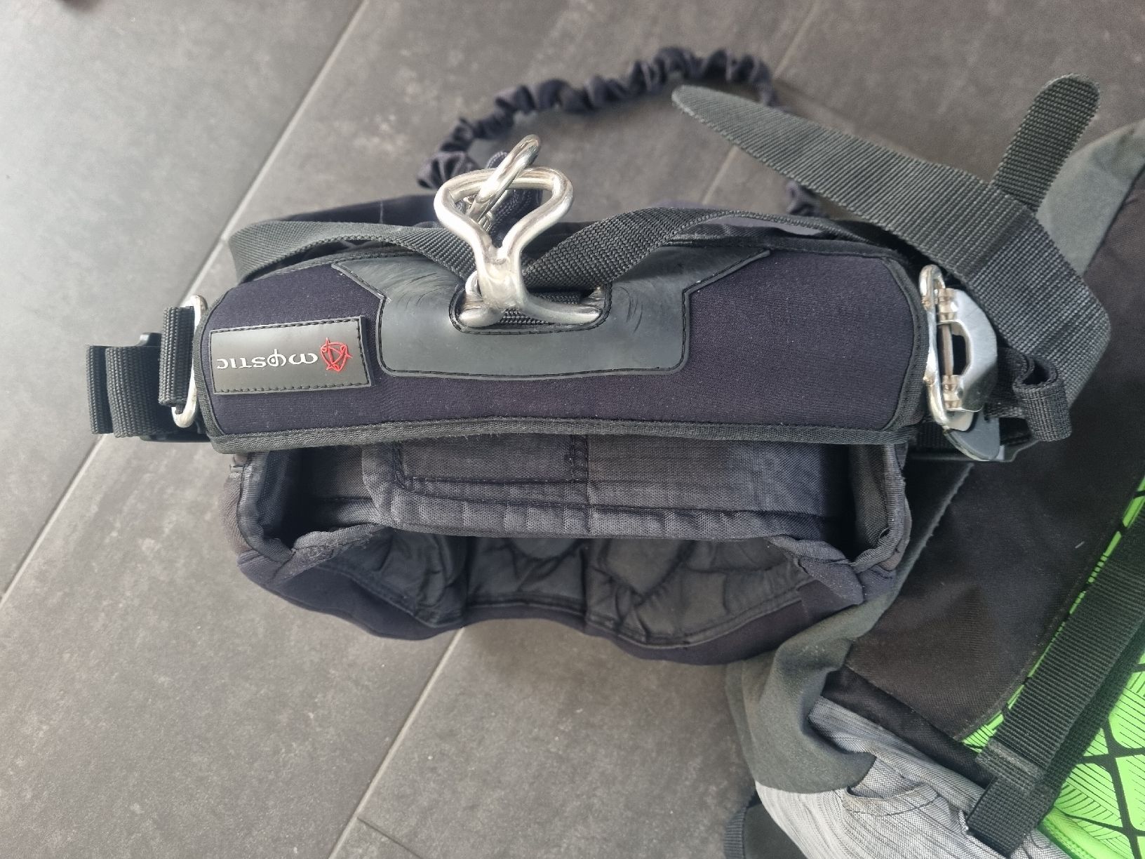 Aquilone: Cabrinha Switchblade 12qm Kitesurf Set mit Trapez, Pumpe, .. – Usato da Wünnewil venduto da Utan8 2