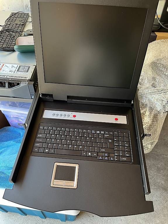 Racks & Cavalletti: Rack Server Monitor / Mouse / Keyboard – Usato da Basel venduto da landretta08 3
