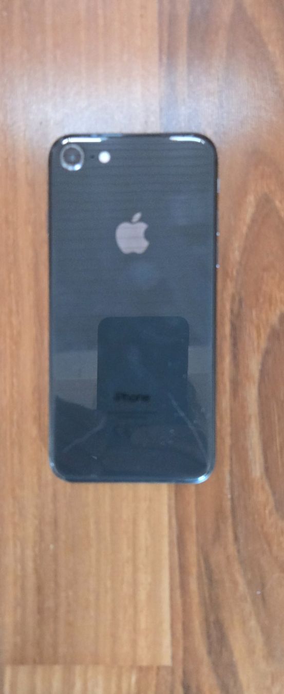 Apple Portables: iPhone 8 – D'occasion à St-Prex par Yaugustin 1