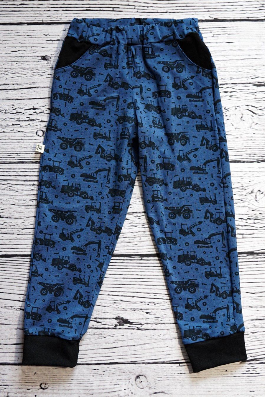Pantaloni: Hose mit Bauerfahrzeug  Gr.110/116 - NEU – Nuovo e nell'imballaggio originale da Zürich venduto da sambaum 1