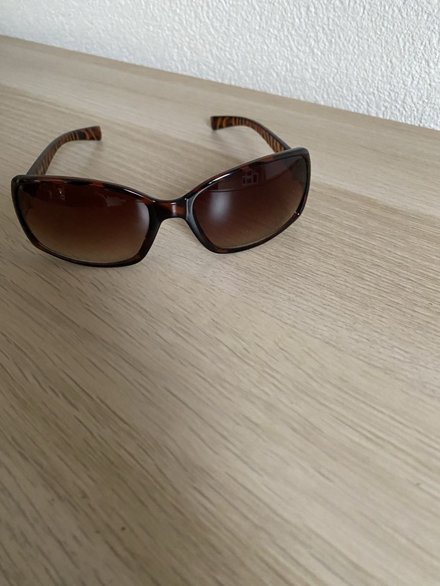 Guess Occhiali & Lenti: GUESS Sonnenbrille – Usato da Embrach venduto da Lieblingszeugs