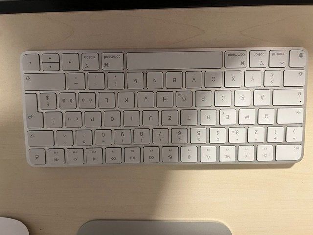 Apple PC: iMac 2019, 21.5 '' – Usato da Niederurnen venduto da ruedif2006 2