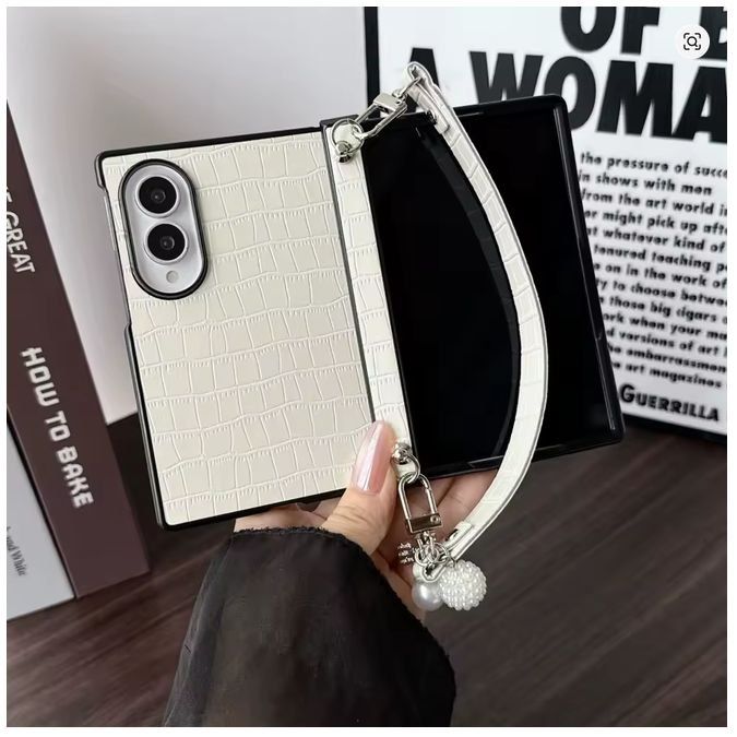 Samsung Covers & Schutzfolien: Samsung Z Fold 8 case Crocodile White – Neu und originalverpackt aus Epalinges von swissexpert 1