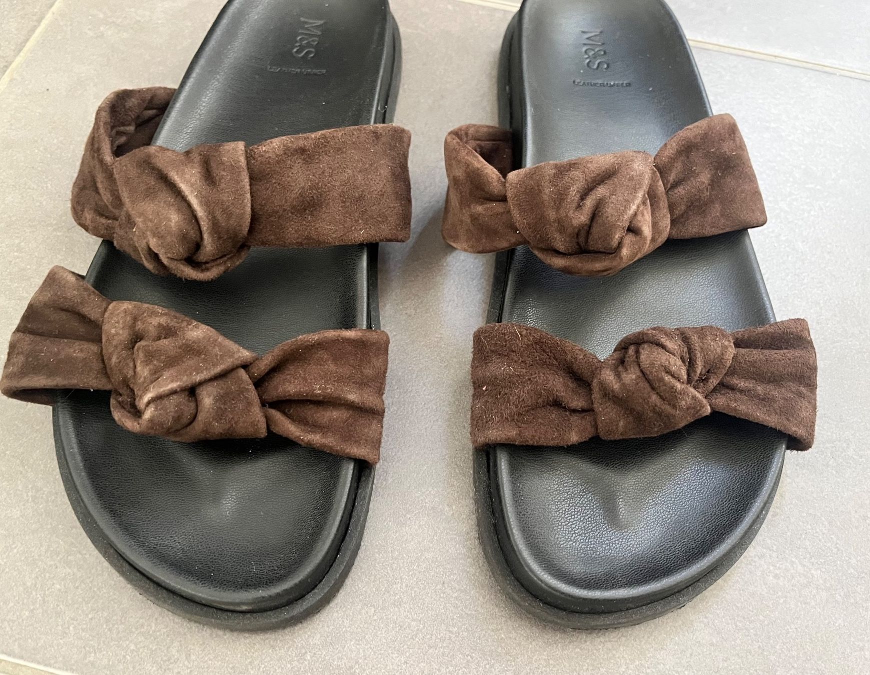 Scarpe da donna: M&S Black & Brown Suede/Leather Slider Sandals EU 38 – Usato da Zofingen venduto da lis_7xzz 2