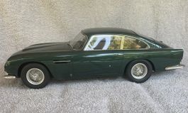 Aston Martin DB5 Superleggera GT Spirit Modell 1/12 green