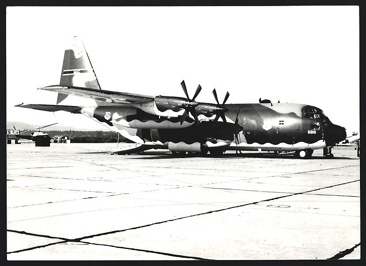 Fotografie &  Plakate: Fotografie Flugzeug Lockheed C-130 Hercu – Gebraucht aus Berlin von bartko-reher