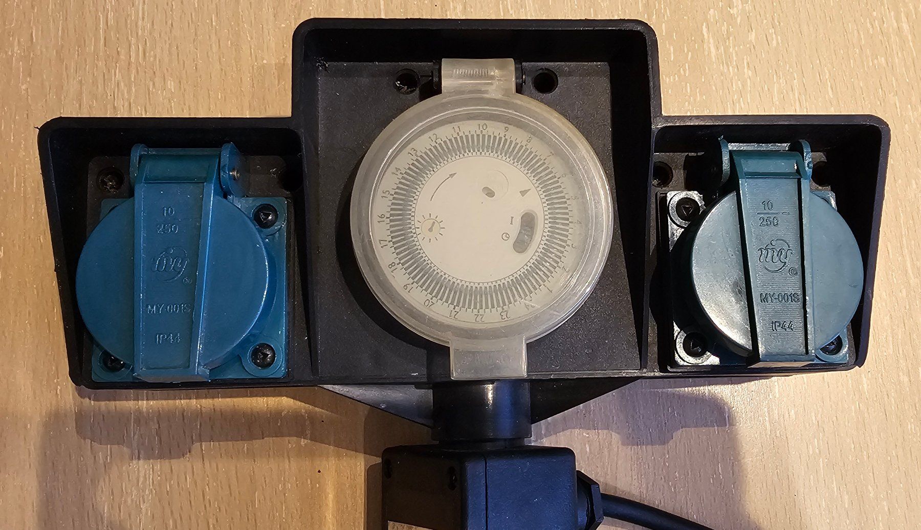 Stecker: Max Hauri Gartenspiess mit Timer 2xT13 Typ SGS-212ST IP44 – Gebraucht aus Birsfelden von missnamrit 1
