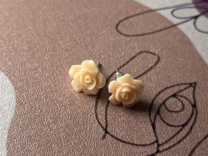Orecchini pendenti & Orecchini a lobo: Süsse Ohrstecker mit Rosenmuster – Nuovo (secondo la descrizione) da Oftringen venduto da tola19