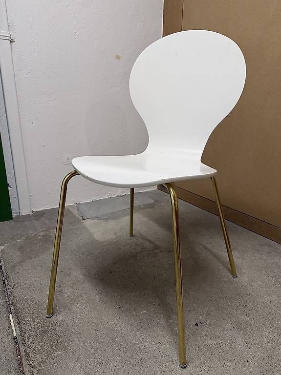 Stühle: Weisser Stuhl mit goldenen Beinen – Gebraucht aus Bern von victoria.sophie 1