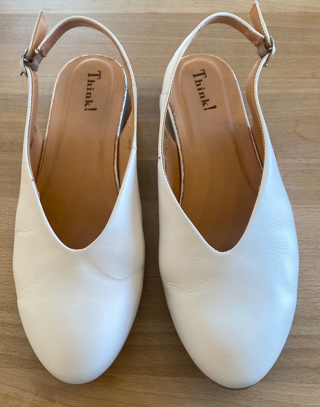 Think Scarpe da donna: Think! leather slingback shoes - white, size 43 – Nuovo (secondo la descrizione) da St-Légier-Chiésaz venduto da dav_5ryz 1