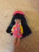 Barbie Kind mit Regenmantel