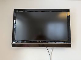LG Fernseher 37" 94cm ink. Wandhalterung