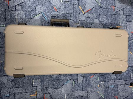Fender Deluxe Gitarrenkoffer für Telecaster/Stratocaster
