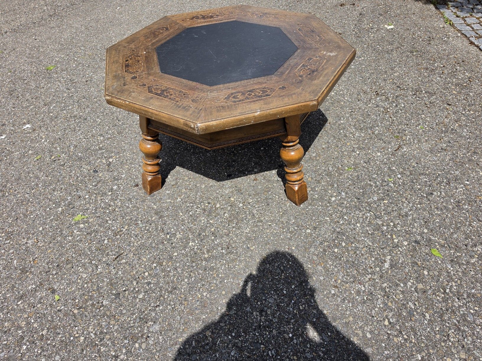 Tavoli: Antiker achteckiger Kaffee-/Beistelltisch mit Inlay, – Usato da Mettlen venduto da elios0888 6