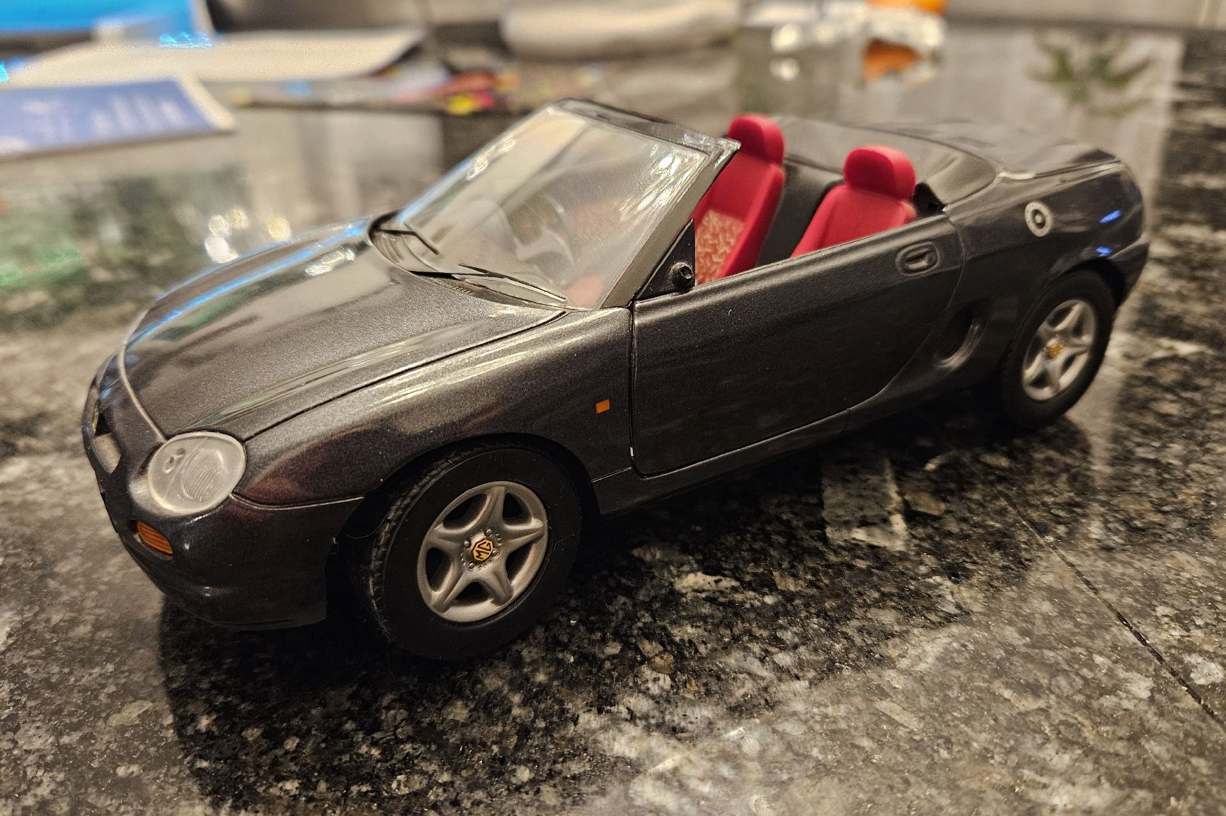 MG Modellini d'auto: MG F Cabrio 1:18 – Usato da Kaiseraugst venduto da Carkos