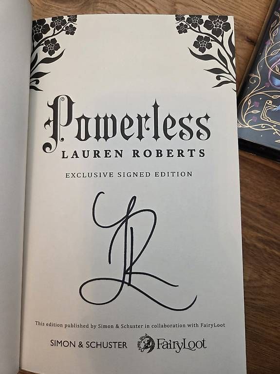 Bücher: FairyLoot Powerless Trilogy, signiert, Englisch – Neu (gemäss Beschreibung) aus Dürnten von Bithya 3