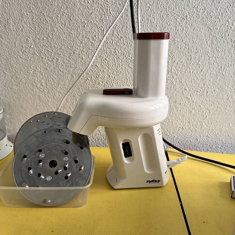 Elettrodomestici da cucina: Zuliss Elektro-Scheibenraffler – Usato da Zürich venduto da antoineb02 1